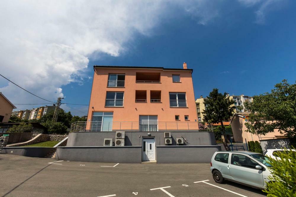 Apartments Sandra With Free Private Parking Rijeka Extérieur photo