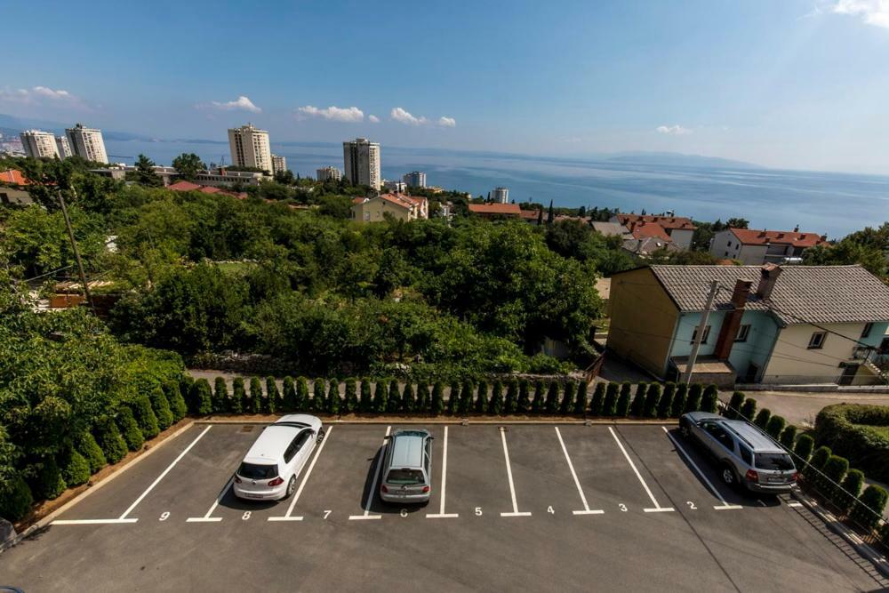 Apartments Sandra With Free Private Parking Rijeka Extérieur photo