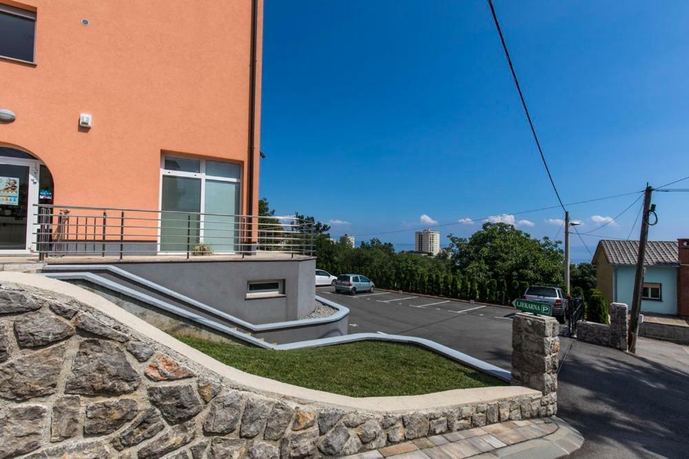 Apartments Sandra With Free Private Parking Rijeka Extérieur photo